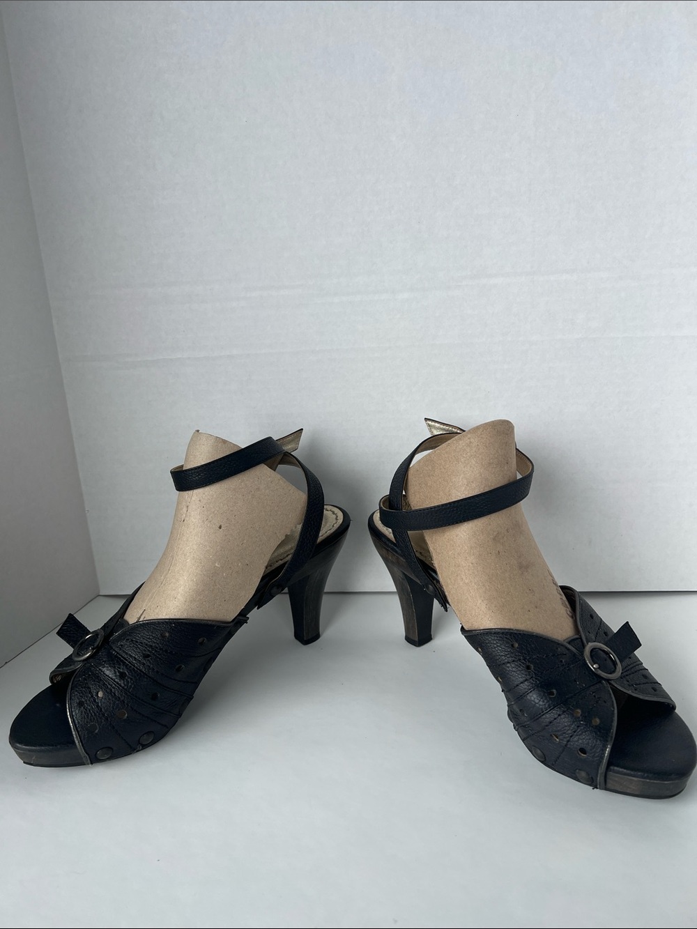 Miho Masui Italian leather peep toe heels - Picture 6 of 14